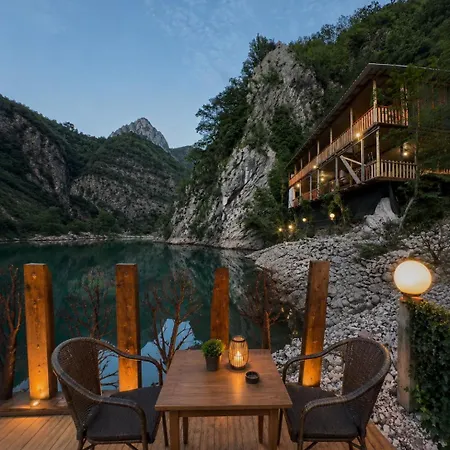 Te Panorama, Komani Affittacamere Koman