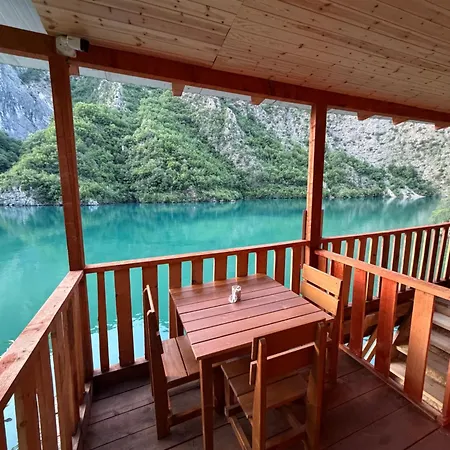 Te Panorama, Komani Koman