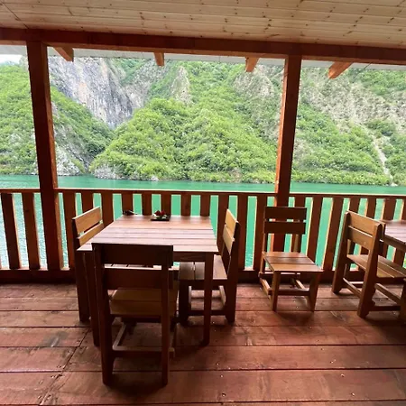 Te Panorama, Komani